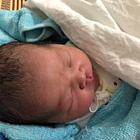 宝宝39+4健康出生了，女宝。痛得不想回忆，阵痛的时候总是不自觉的用力，后面生时没力气了，明明很...