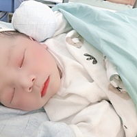 9.14的预产期，晚上8点疼到12点多进了产房，1点十分我的小乔治宝宝以6.8斤出生了，还好和四维不太像...