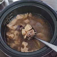 不长胖的4种下奶汤，奶多质量好，孩子健康漂亮！ 我一直以为只有胸小的会没有奶水，没想到跟胸大小没关...