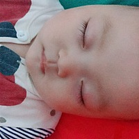 9个月的宝宝最近老是哭要抱着出去玩才会不哭  发烧 排除          有知道情况的宝妈 吗