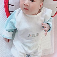 今天脐带终于脱落啦！！！ 以后不用换护脐带，不用消毒了。 一天比一天大，一天比一天乖。 出生2.99千克...
