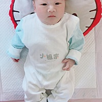 养了20天，重了两斤半，双下巴都出来了。 纯母乳，分享一下饮食。每天早上胡萝卜青菜肉沫粥，中午和晚饭...