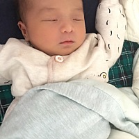 我真的是一个星期才下奶，之前给我乳头吸破了就够她做个点心，这两天才变成奶白色之前奶水有点透明，接...