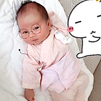 半个月的大儿子！ 生下来好丑！ 像姐姐一样慢慢逆袭吧！ 姐姐出生时比弟弟还要丑！哈哈哈😂 弟弟...