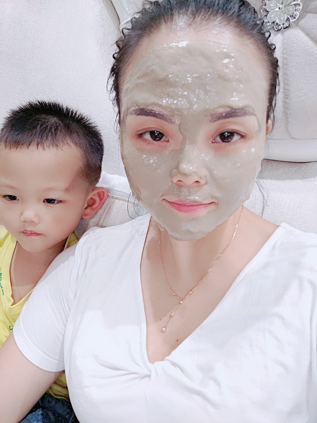 敷个美白淡斑中药膜，夏天都晒黑了，斑都出来