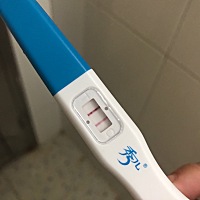 小白无知，请问这样是怀孕了么，一深一浅的