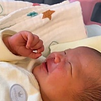 女人啊，生小孩太痛苦了。39周加1，在9月10号终于卸货，凌晨4点肚子痛，5点半洗好洗头，妈妈煮了两...