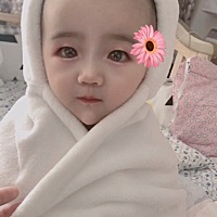 今天发生了一件让我十分揪心的事情，用撕心裂肺来形容也不为过。女儿在床上玩，我看她自己玩的挺开心的...