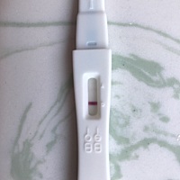 宝妈们 请问这是中标了吗 第二条线很淡