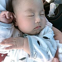 大家的宝宝都有挤乳头吗  ？ 我家宝宝三个月没挤过内陷了。。。怎么办？求办法😟