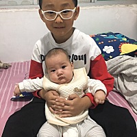 大宝要上学，小宝又没人管，自己只能在家照顾俩宝，可是老公还说我一天啥都不干在家呆着多舒服，娃想要...