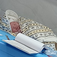 抱喜了，6斤6两，9点16分出生，过程太难忘了，早上9点开始8分钟痛一次，这时候痛能忍住，11点半去医院，...