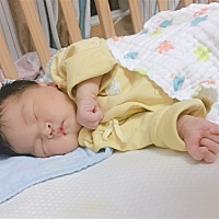 生啦，顺产七斤六两小公举，侧切缝了大概七八针。原本预估宝宝七八斤，我打算剖腹产，医生说我身体条件...