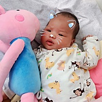 宝贝满月了，在以后的日子里，希望宝贝健健康康的长大