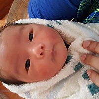 这是我第一个小孩，怀孕时是我人生丑到巅峰的时刻，鼻子大，毛孔粗，脖子黑了几圈，肚子很尖，走路轻松...