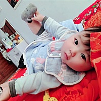 身高记录: 出生未量（大概也不少于55cm） 满月:58.5cm 两个月:63cm 三个月:65cm 四个月:67cm 五个半月:7...