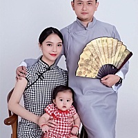 一家三口👨‍👩‍👧所以我生的這麼辛苦 果然還是像爸爸比較多🌚