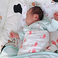 新手妈妈有的时候真的很无助😣小板栗👦今天18天了，刚开始我都不敢抱他，觉得太小害怕自己伤害他。...