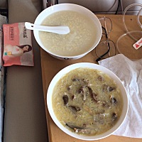 小米粥  鸽子粉丝汤 银耳汤（无糖） 番茄财鱼汤  糯米粥 绿豆水  南瓜馒头  鸡蛋糕➕豆腐➕黄花菜➕...