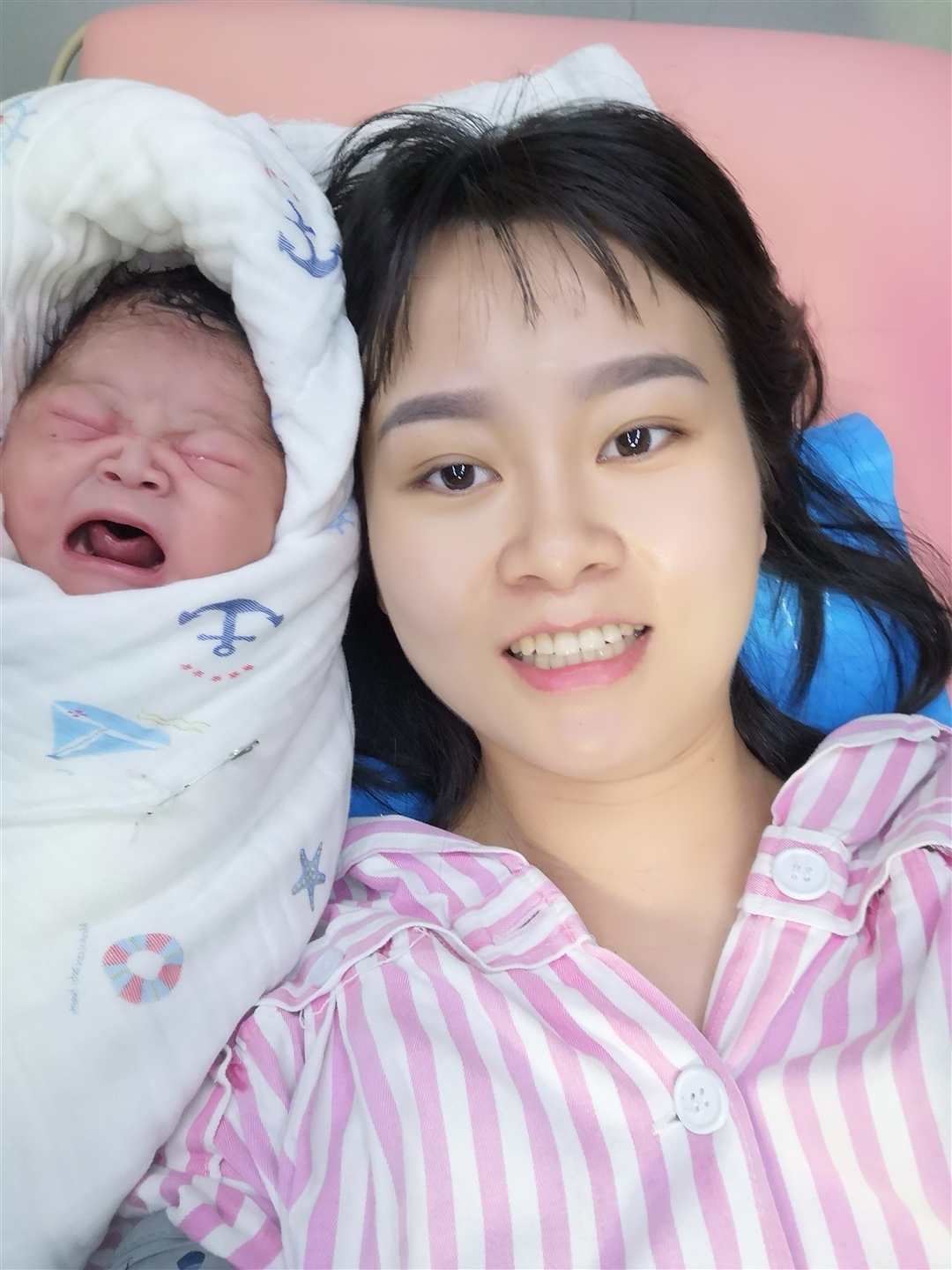 一边缝针一边自拍