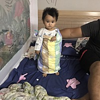 宝妈们你们是怎么断奶，宝宝太难哄了，说不喝奶粉就不喝，要奶睡，不然就哭，哭的稀里哗啦，哎，哄得脾...