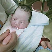 今天媳妇终于卸货成功，7斤8两的男孩 早上8点左右开始阵痛，9点到医院，办入院，做检查，来一指，媳妇疼...