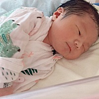 超过预产期一周去住院的，医生检查胎心监护每次都挺快，后面人工破水说羊水二度污染，顺产担心孩子受不...