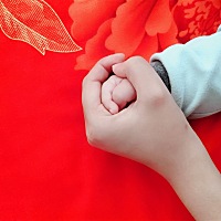 谁能帮帮我，我不想妥协了…… 我姊妹四个，我是我爸从小到大都不拿正眼看的，我也是躲的，在外婆和奶奶...
