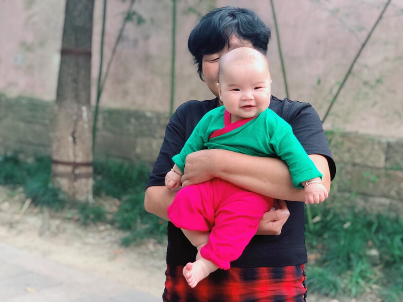奶奶抱抱