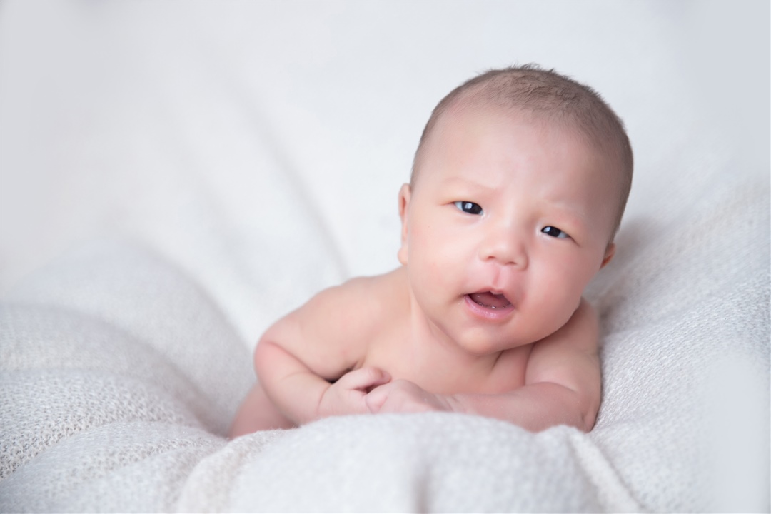 女儿满月照