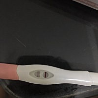 请问圈里的各位亲们，这是算怀上了还是没怀上呢？紧张因为距离上次ct检查还没过三个月不敢去医院