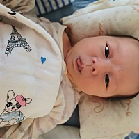 9.20顺产二度撕裂生的猪妹妹。还好菩萨保佑，见红四天，羊水三度混浊。还好宝宝一切正常🙏🙏🙏希...