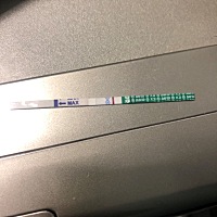 是不是意念灰？ 末次8号，21号测排卵强阳，今天早上用早孕试纸不知道是不是意念灰，眼睛快看瞎了
