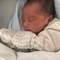 出生时5.3斤，现在41天9.5斤，我的小猪宝宝，一天一个模样，很感恩上天赐予的这个宝贝 目前一切顺利...