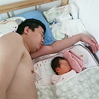 父女两，好有爱阿😊