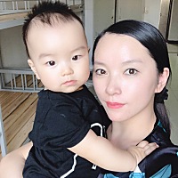 看到很多宝妈修完产假就把孩子丢给婆婆或者父母去上班了，还有一些家里请了育婴师、月嫂等，我实在不放...