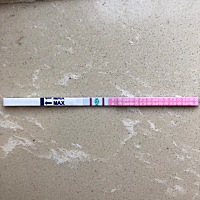 大姨妈推迟了三天，家里没有早孕试纸了，就用大卫的排卵试纸测了下，强阳是什么鬼，难道一个月还能排二次卵