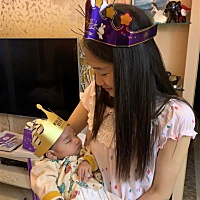 宝宝今天两个多月了，是妈妈的生日，也是我们结婚一周年纪念日，有了你这个小崽崽，爸爸妈妈都感觉很幸...