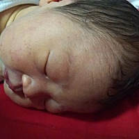 老公家包括亲戚太喜欢小孩也不是什么好事情，一天到晚人不断，宝宝床都沾不到，晚上睡觉的时候宝宝一会...
