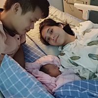 生了19天了，是佩奇6.2斤无侧切轻微撕裂 从晚上10点开始阵痛到第二天8点到医院开了三指了，这期间都是姨...