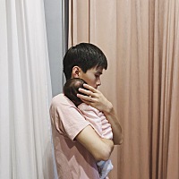 9月27号晚上8点开始阵痛，28号早上六点出生的7.66斤小乔治，无侧切轻微撕裂，期间打了无痛，睡了两小时...