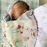 10月5号顺利顺产小猪乔治小王子一枚，附上宝宝刚出生的萌照！