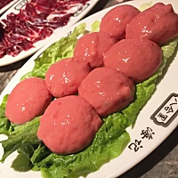 🇨🇳国庆假期第6⃣️天 吃牛肉火锅🍲 下午老公和婆婆来看小琳琳，给我一个惊喜😘 晚餐我们一家...