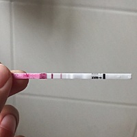 月经推迟第六天，测试出来怀孕，但是这几天小腹会有涨涨的痛感和不舒服，这个是正常反应吗？是第一胎所...