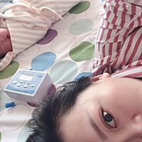 宝宝第一天 宝宝第二天 宝宝第三天 宝宝第三天，头发和浓密嗷！ 生的时候4公斤，属于巨大儿就刨腹产了！...