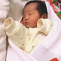 2019年10月5日，小优优破壳出生了🐣女孩，6斤6两，刨腹产，刨完简直生不如死。