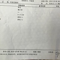 娃七个月了，拉了几天肚子，小镇医院开了点药一直没好，去县医院化验，说暂时不能吃母乳，这是母乳不耐...