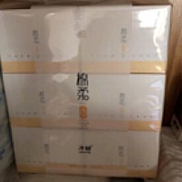 呵护宝宝娇嫩的肌肤，棉柔巾太好用了吧 之前不懂，都是普通的纸巾给宝宝洗脸和擦屁屁的，每次宝宝都会哭...