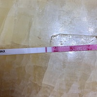 排卵9天后测的，有淡淡的影子，怀孕了吗？