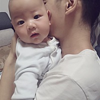 还有五天就三个月了，时间过得真快，宝宝也变化的好快，越来越可爱了